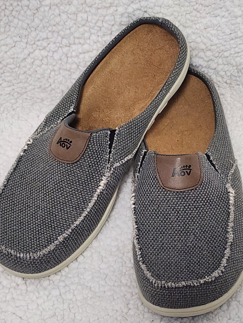 *NEW* AOV Men's Slip On Canvas Shoes w Arch Support Size 11.5
